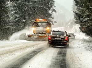 Kierowca pługa spowodował poważny wypadek [Nagranie]