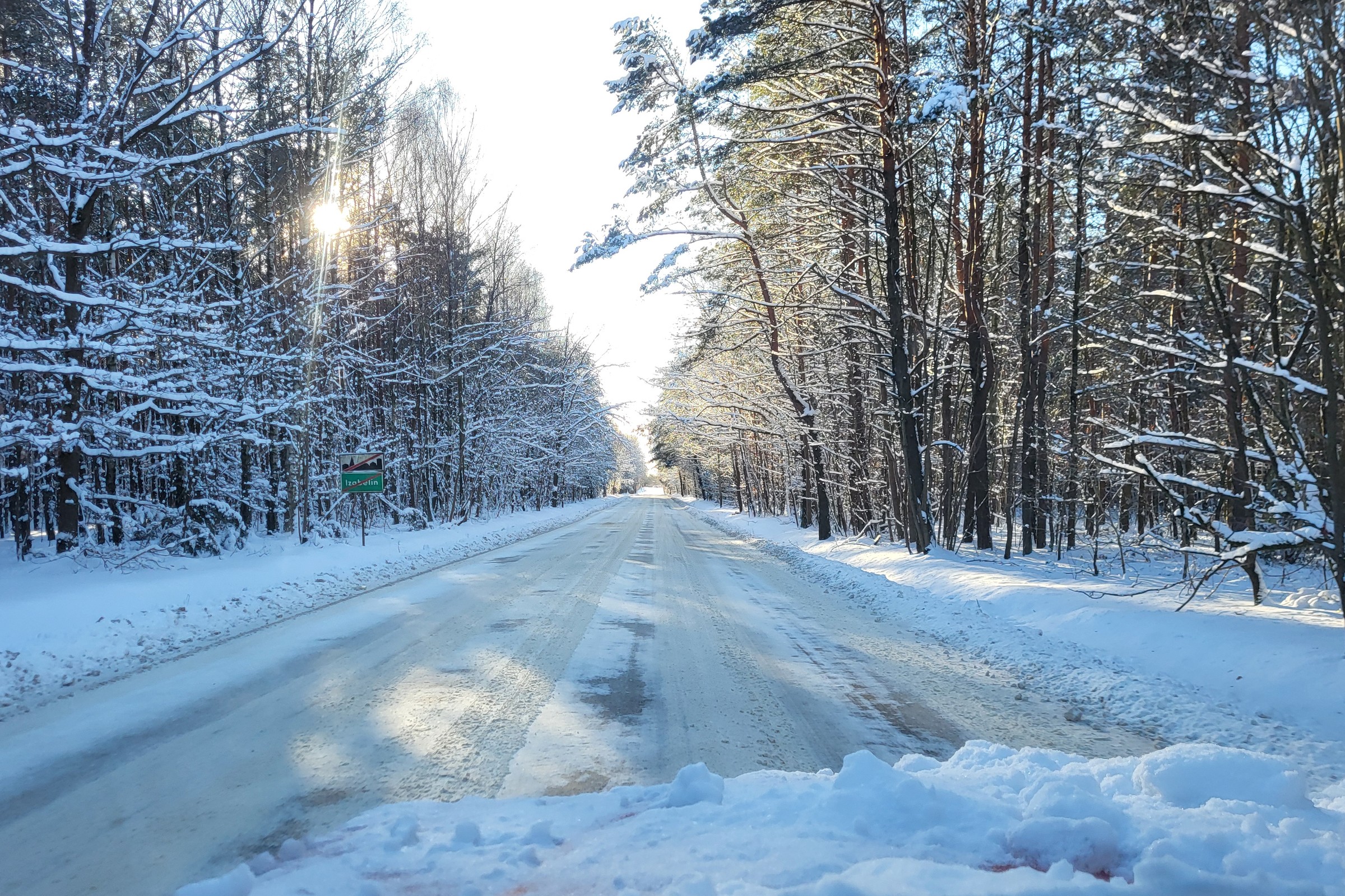 Mandat za to, iż się nie chciało. Ile za nieodśnieżone auto? 3000 zł to skrajność