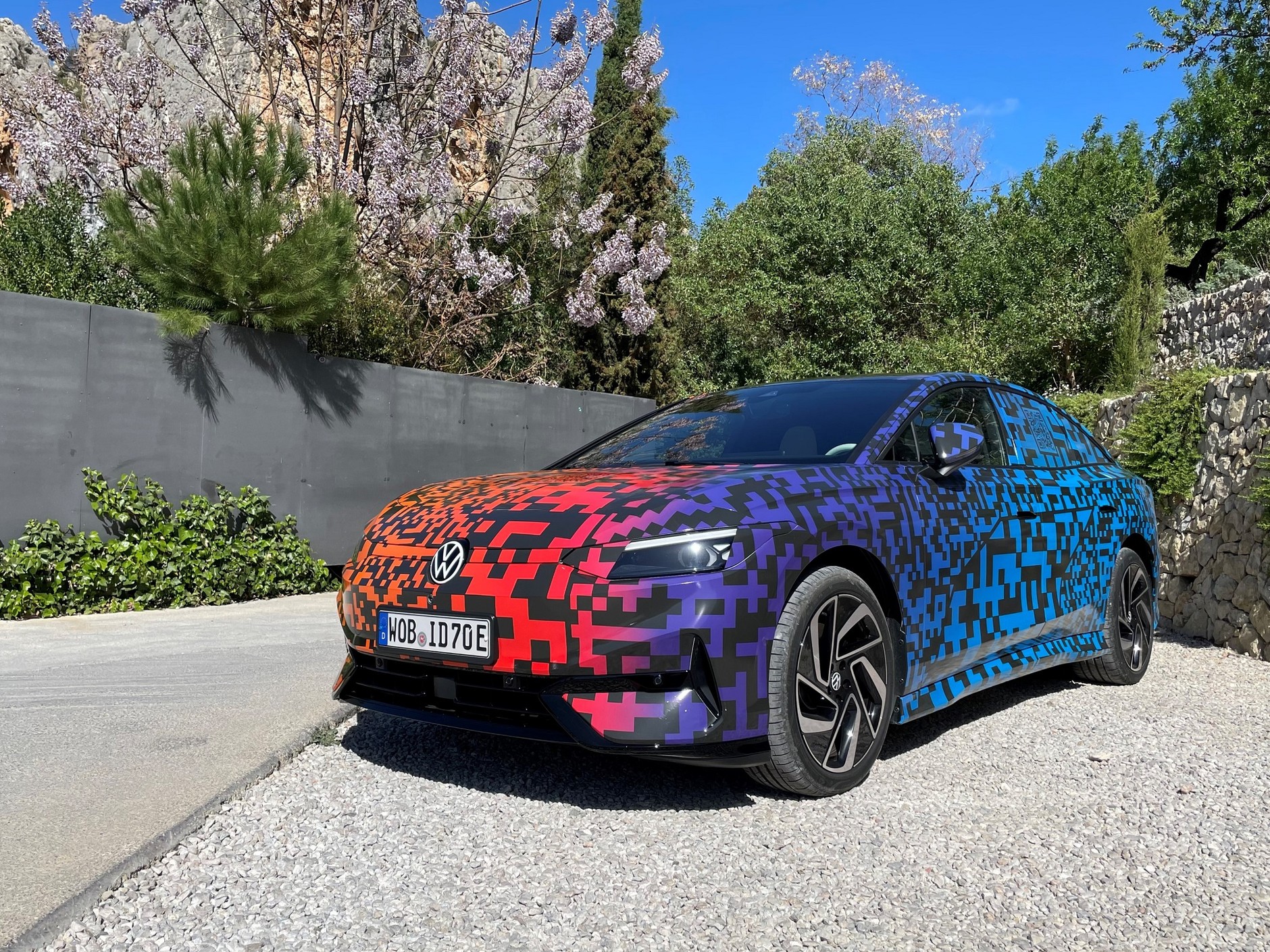 Pierwsza jazda zamaskowanym Volkswagenem ID.7