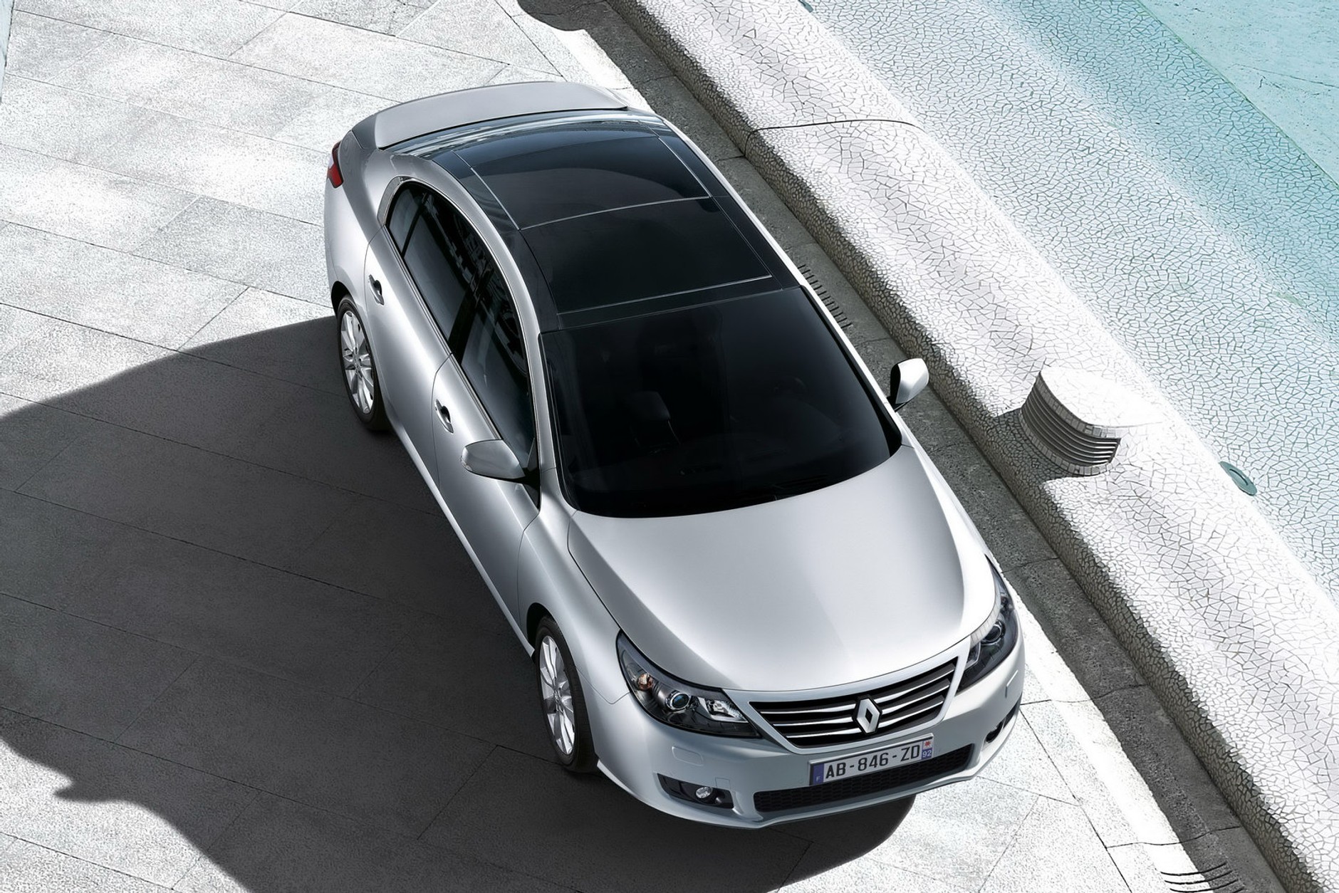 Renault Latitude: premiera następcy Vel Satisa w sierpniu