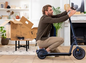 Decathlon wycofuje z rynku elektryczną hulajnogę. Może mieć niebezpieczną usterkę