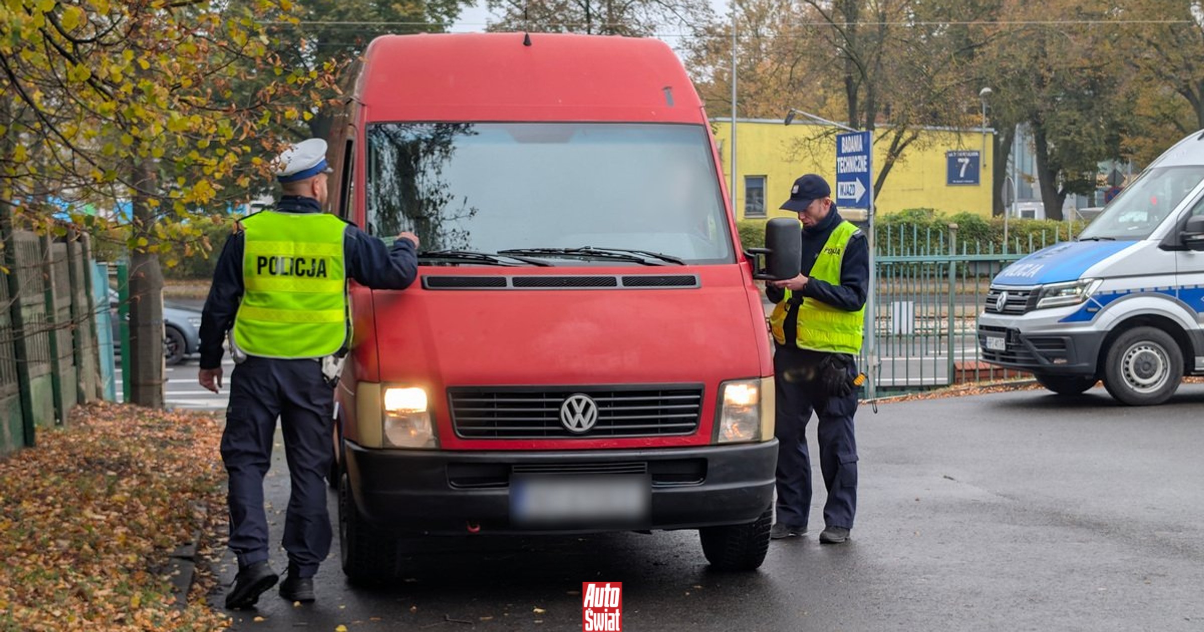 Policjanci masowo sprawdzają dziś jedną rzecz w autach. Głównie tych starszych