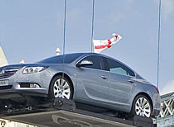 Londyn 2008: Opel Insignia w stylu kaskaderskim