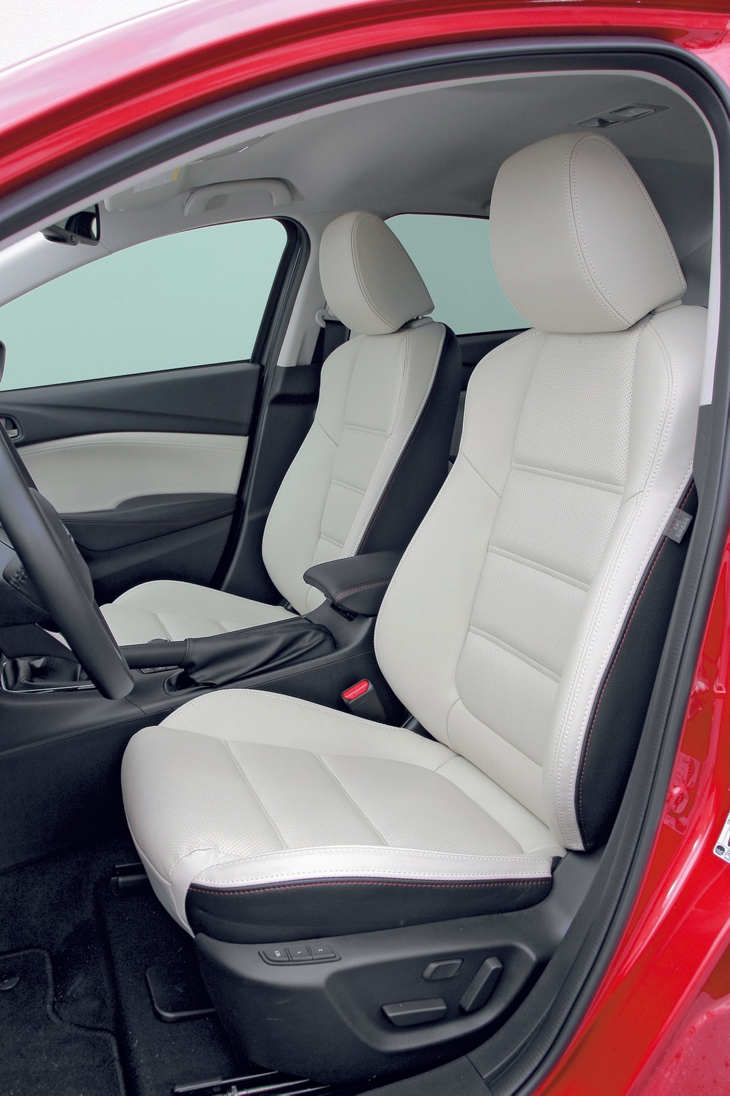 Mazda 6 2.0 Skyactiv-G, przednie fotele