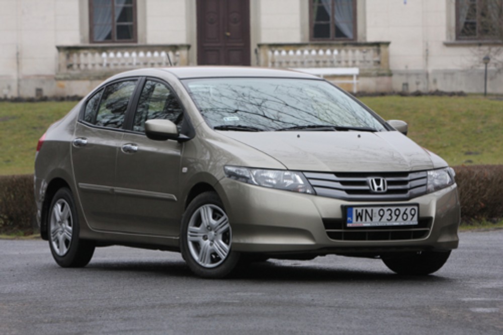 Honda City kontra Fiat Linea - Test wyrośniętych sedanów klasy B