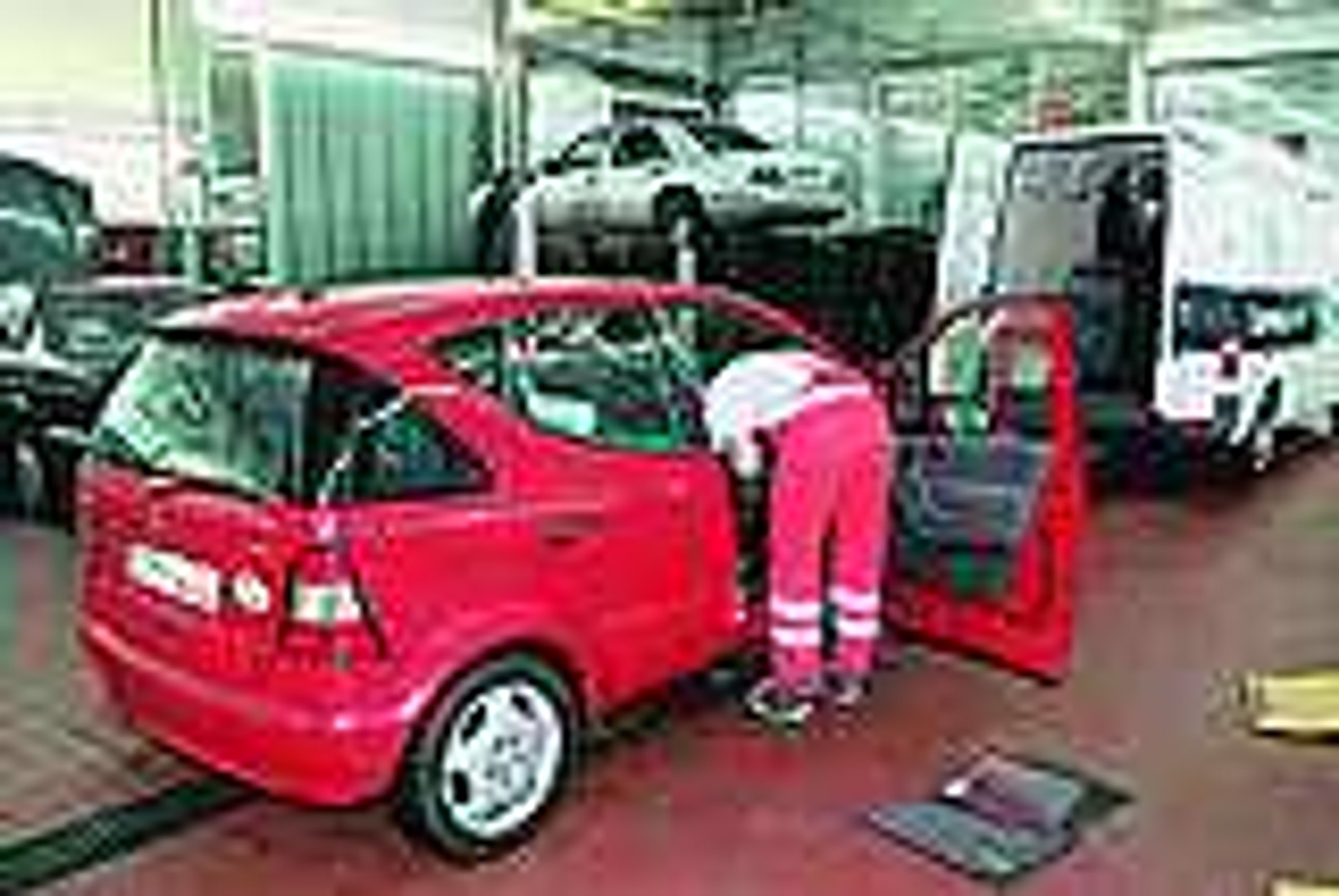 Bezawaryjnie, ale skrzypiąc i klekocząc