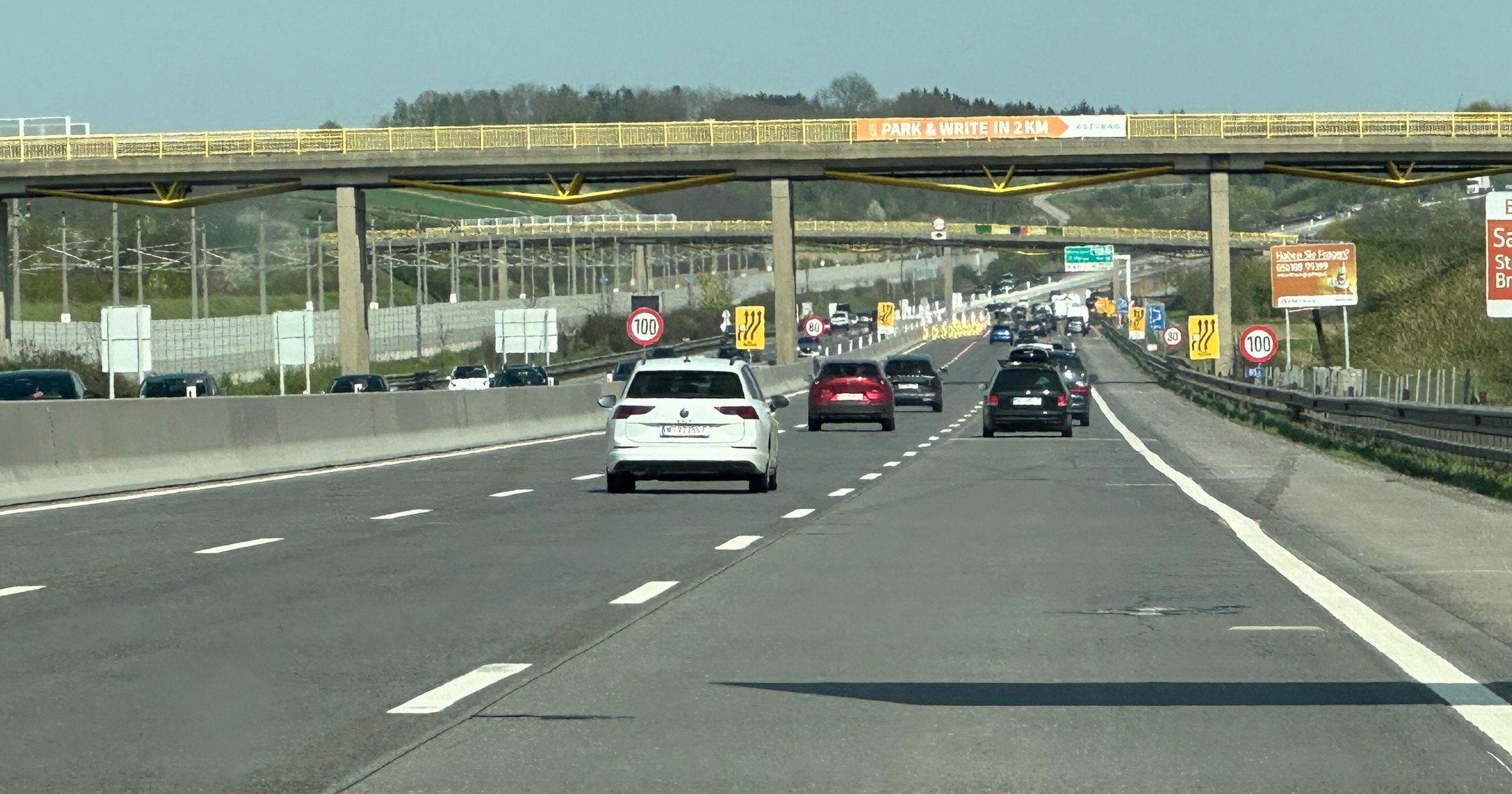 Ubezpieczenie OC jest obowiązkowe, by móc jeździć po drogach publicznych. Bez niego grożą nam bardzo wysokie kary