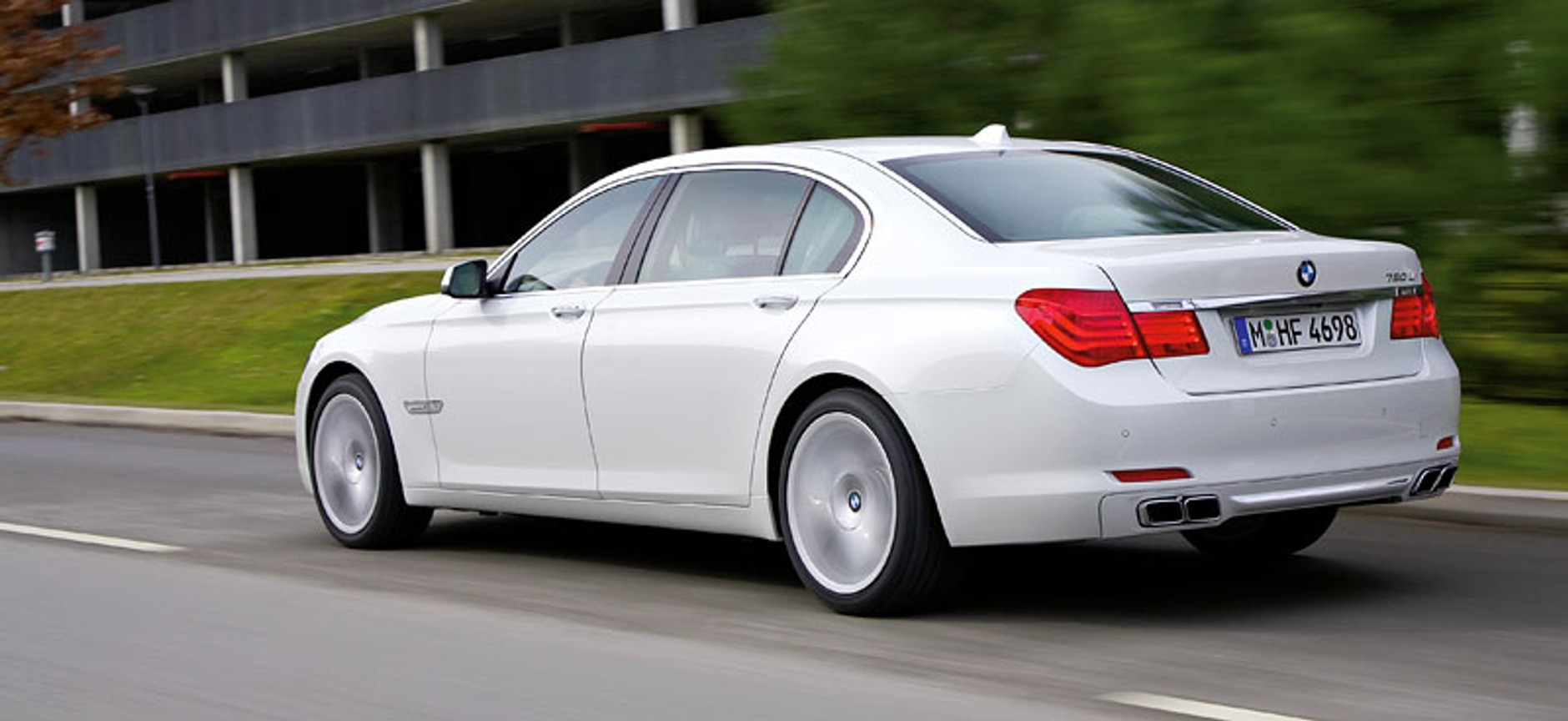 BMW 760i – nowy silnik 6,0 V12 i 8-biegowy automat