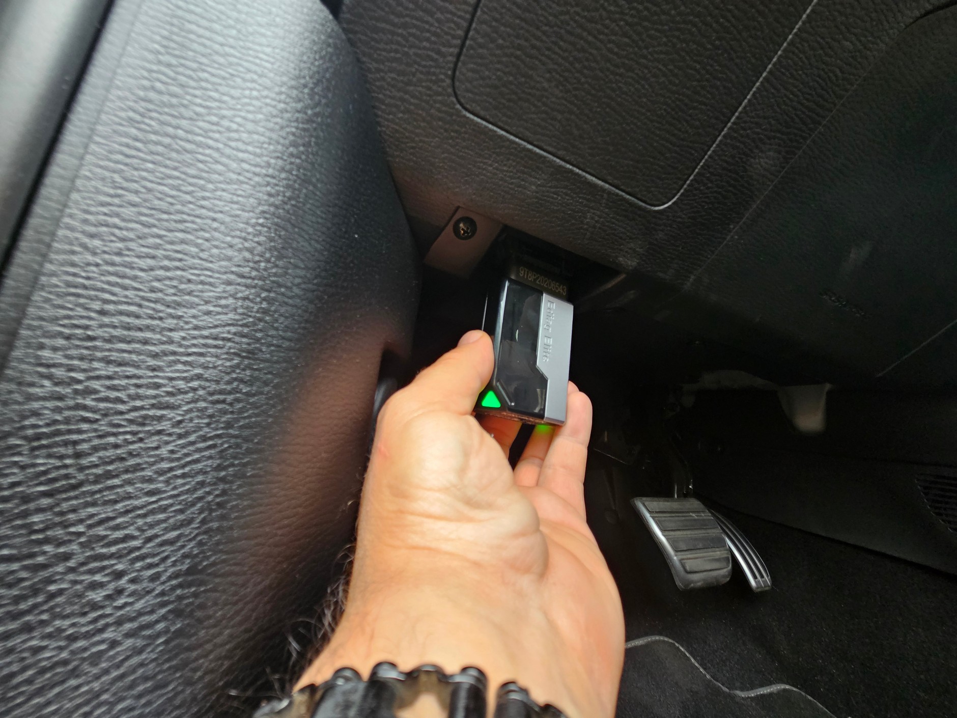 Gniazdo OBD znajduje się najczęściej po lewej stronie pod kierownicą, ale od tej reguły jest wiele wyjątków.