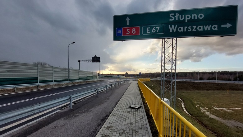 Zdemolowany i rozkradziony węzeł na trasie S8