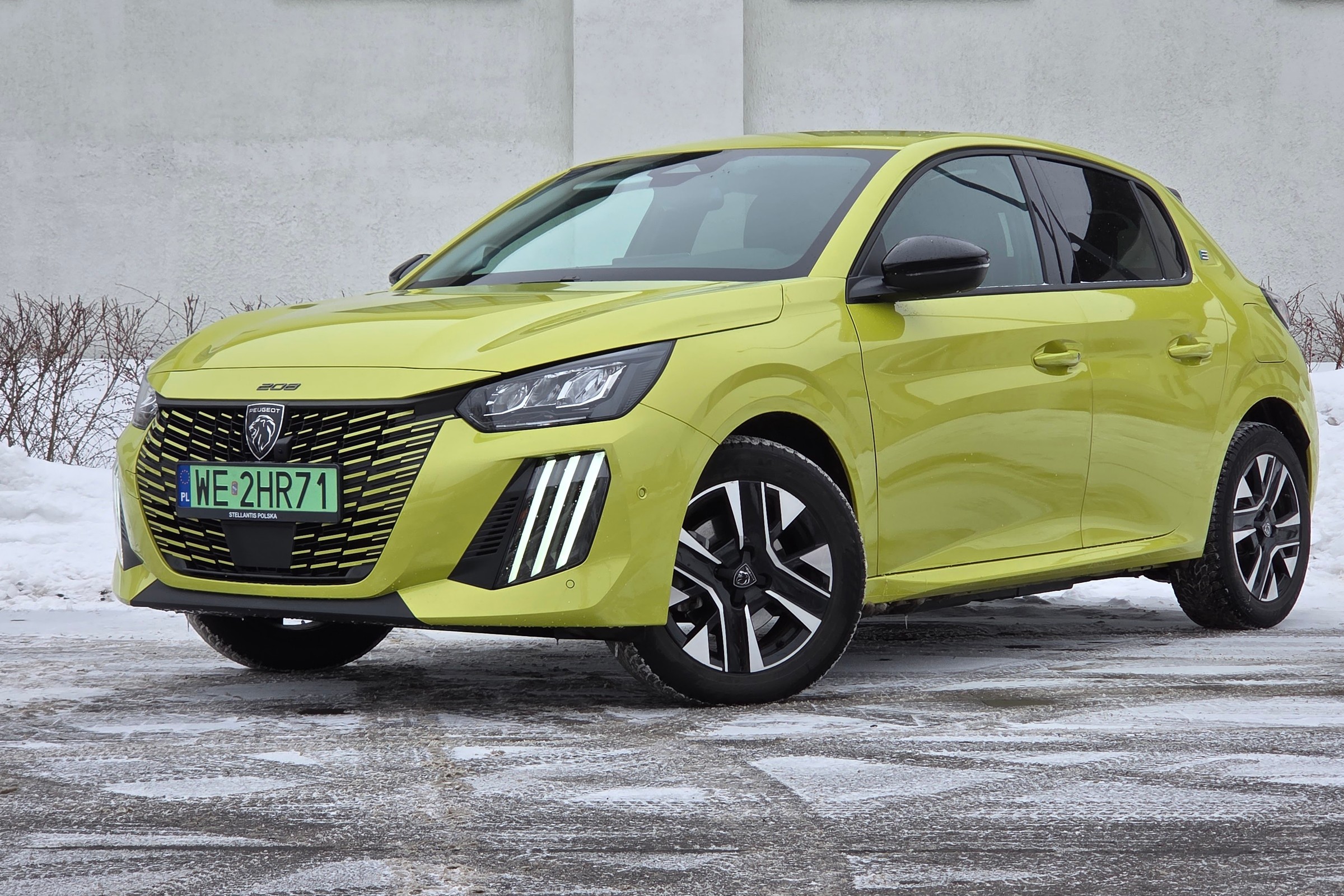 Sprawdziłem, jak mały i tani elektryk radzi sobie z mrozem. Peugeot e-208 się nie poddał