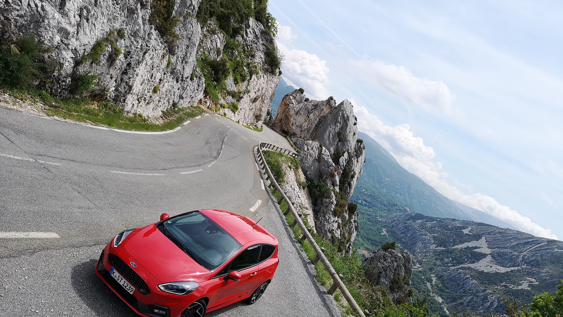 Ford Fiesta ST - na górskich drogach samochód sprawia ogromną frajdę z jazdy. Co ważne - trudno o zadyszkę
