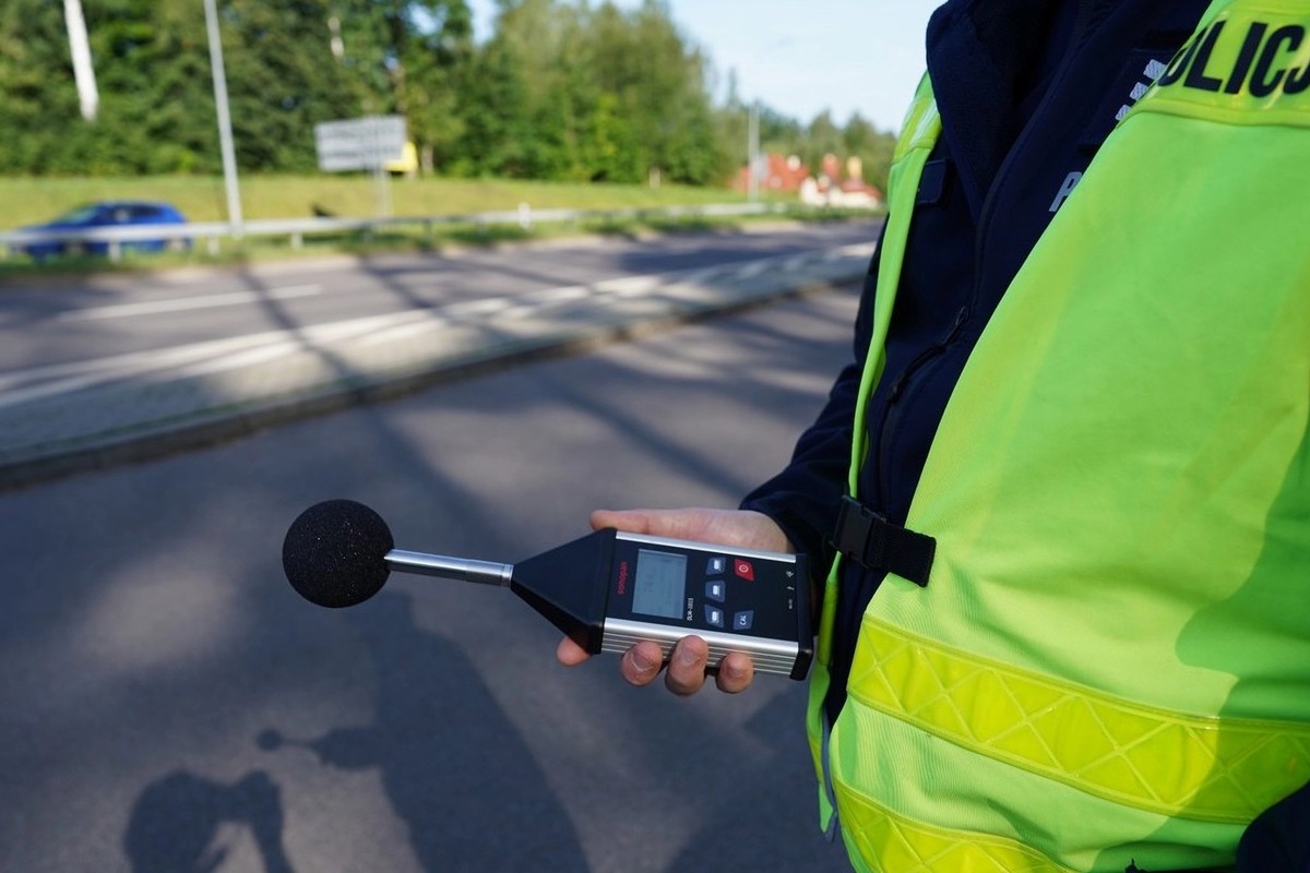 Policjanci wyjęli mierniki. Posypały się mandaty za "strzelające wydechy". Tak to działa