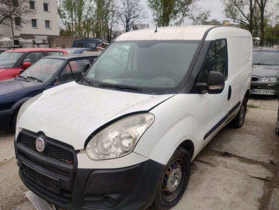 Porzucone samochody oferowane na sprzedaż przez ZDM Warszawa