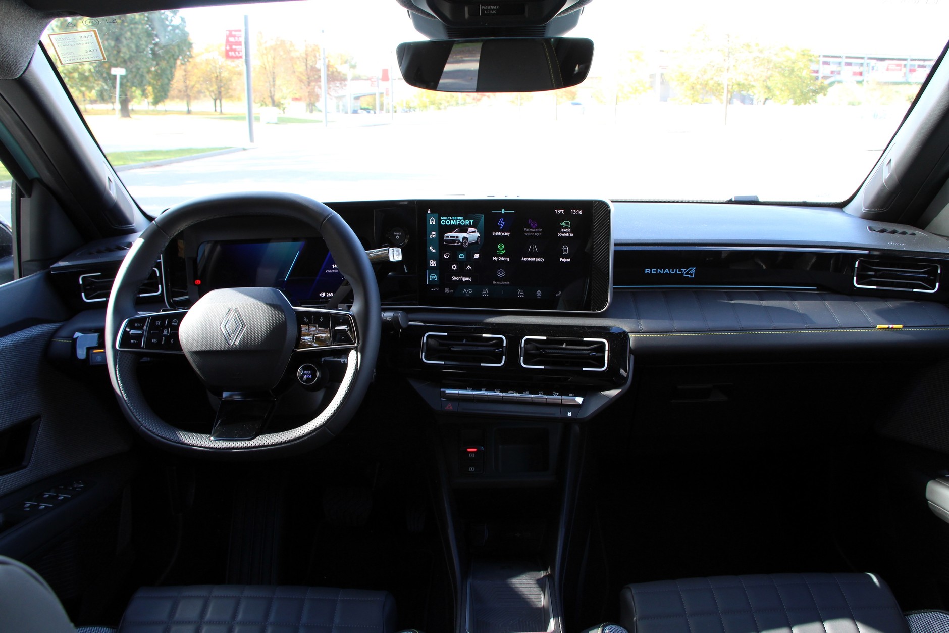 Renault 4 E-Tech Iconic