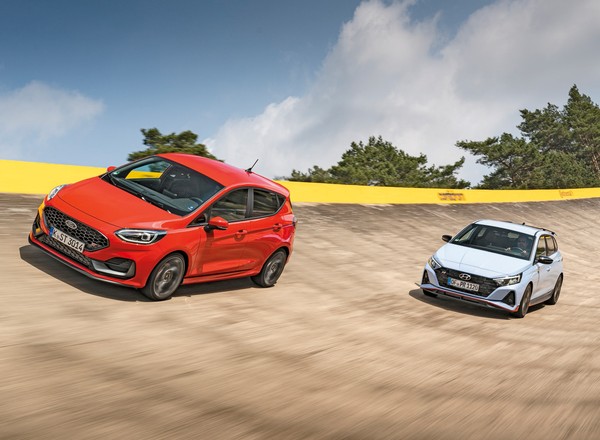 Ford Fiesta ST kontra Hyundai i20 N. Znacie te miejskie samochody o rakietowych osiągach?