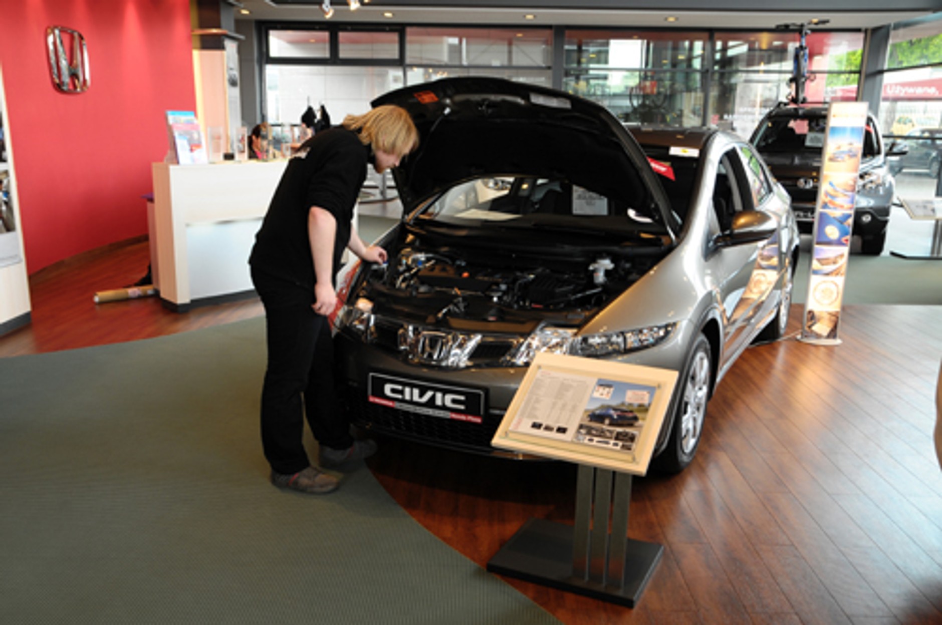 Wielki test salonów samochodowych: W tych salonach obsługują perfekcyjnie