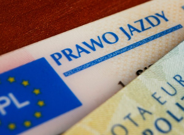 Czy prawo jazdy kat. B uprawnia do kierowania motorowerem lub czterokołowcem lekkim?