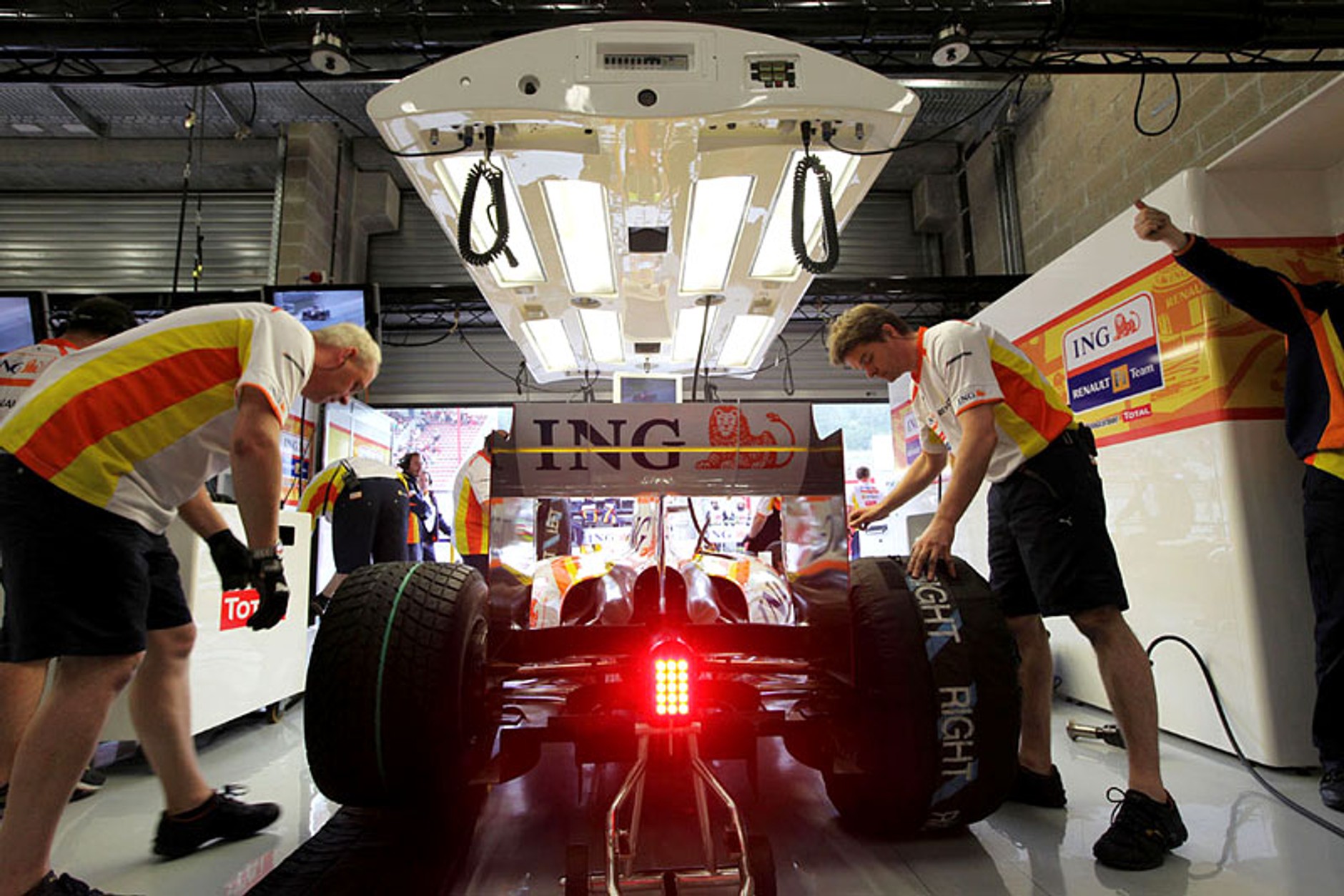 Grand Prix Europy 2009: Formuła 1 od kulis - fotogaleria Jiří Křenek