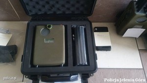 Policjanci znaleźli 39 "walizek" i dwa Audi. Miał sprzęt do kradzieży prawie każdego auta