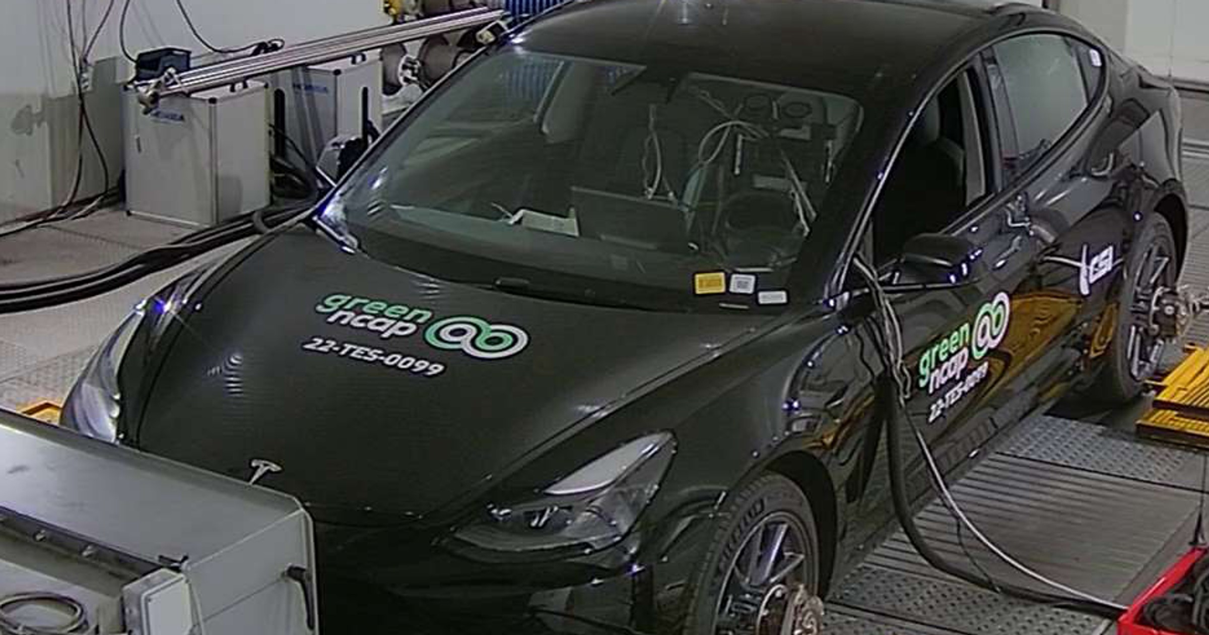 Testy Green NCAP prowadzone na Tesli model 3