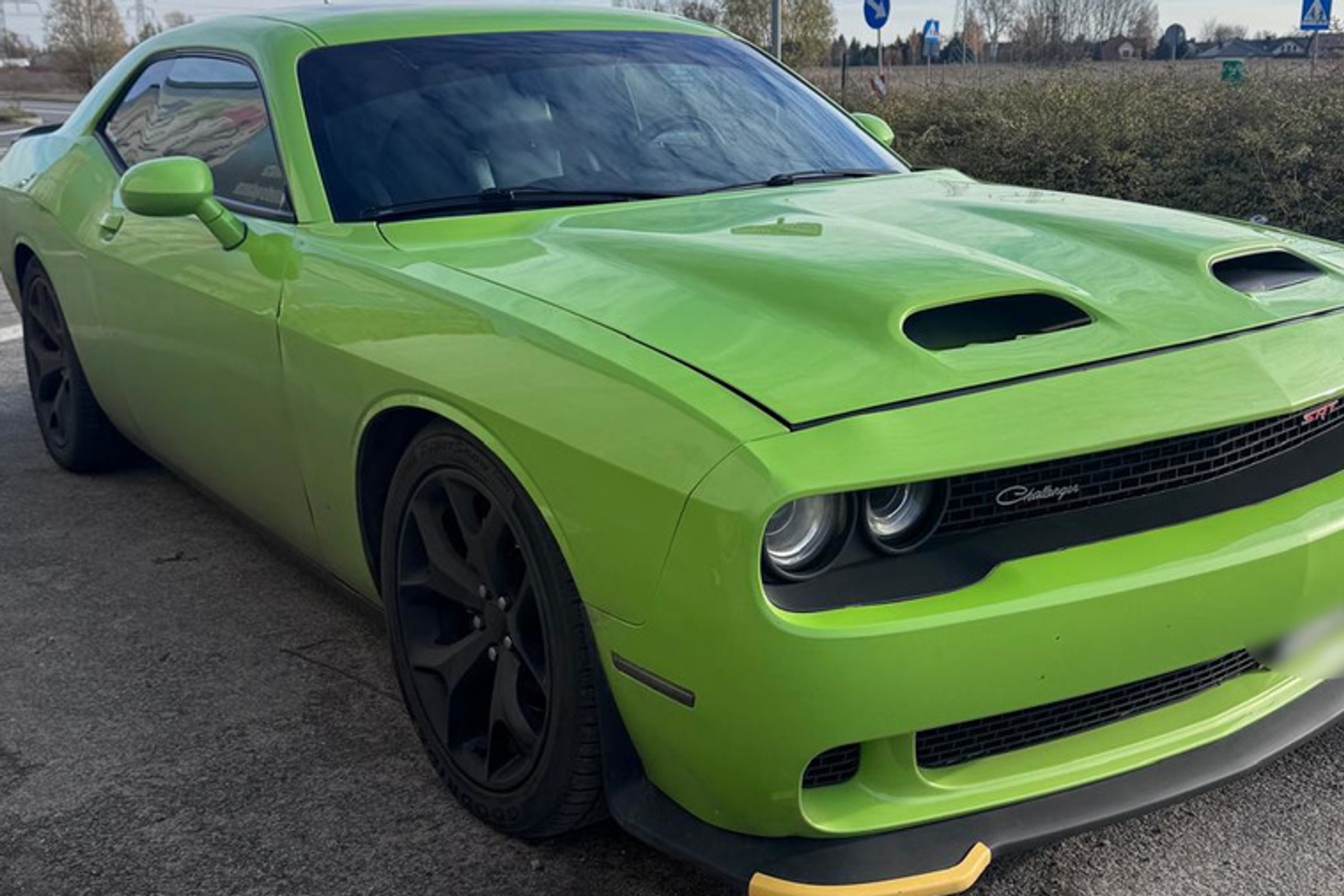 Dodge Challenger zwracał na siebie uwagę. Policjanci użyli decybelomierza