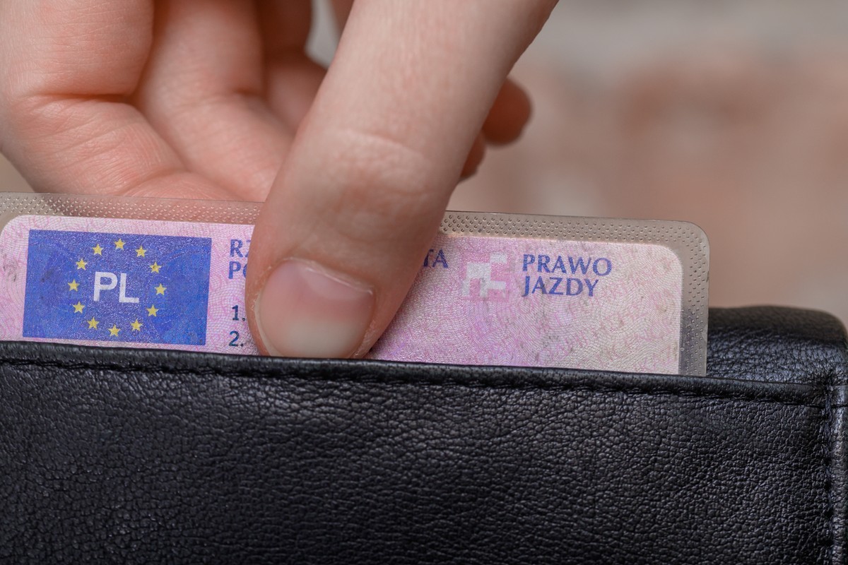 Sąd ukarał motocyklistę za jazdę bez uprawnień. RPO: "sąd popełnił rażący błąd"