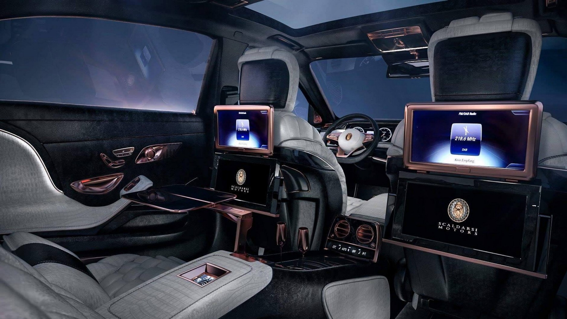 Emperor za 1.5 mln dolarów