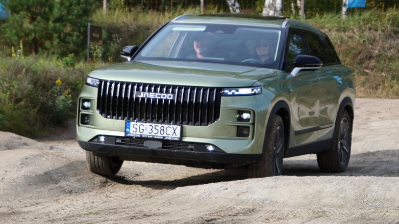 Jaecoo J7 na torze offroadowym