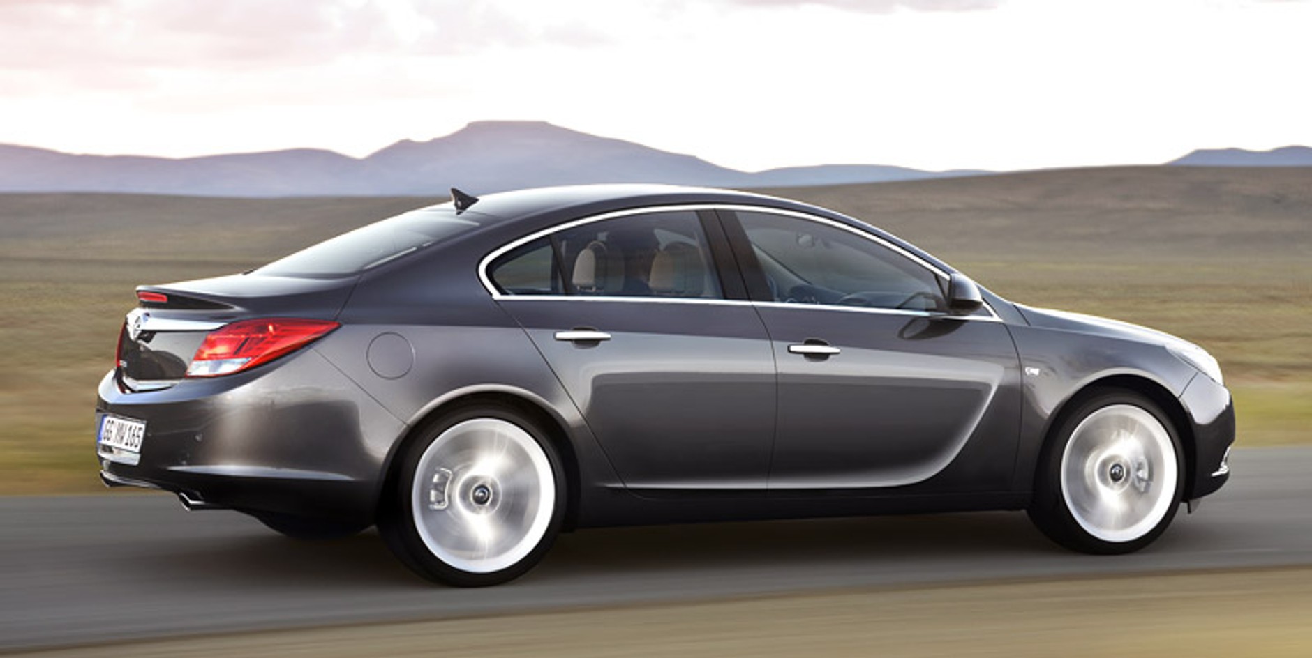 Opel Insignia: pierwsze fotografie i informacje (fotogaleria, wideo)