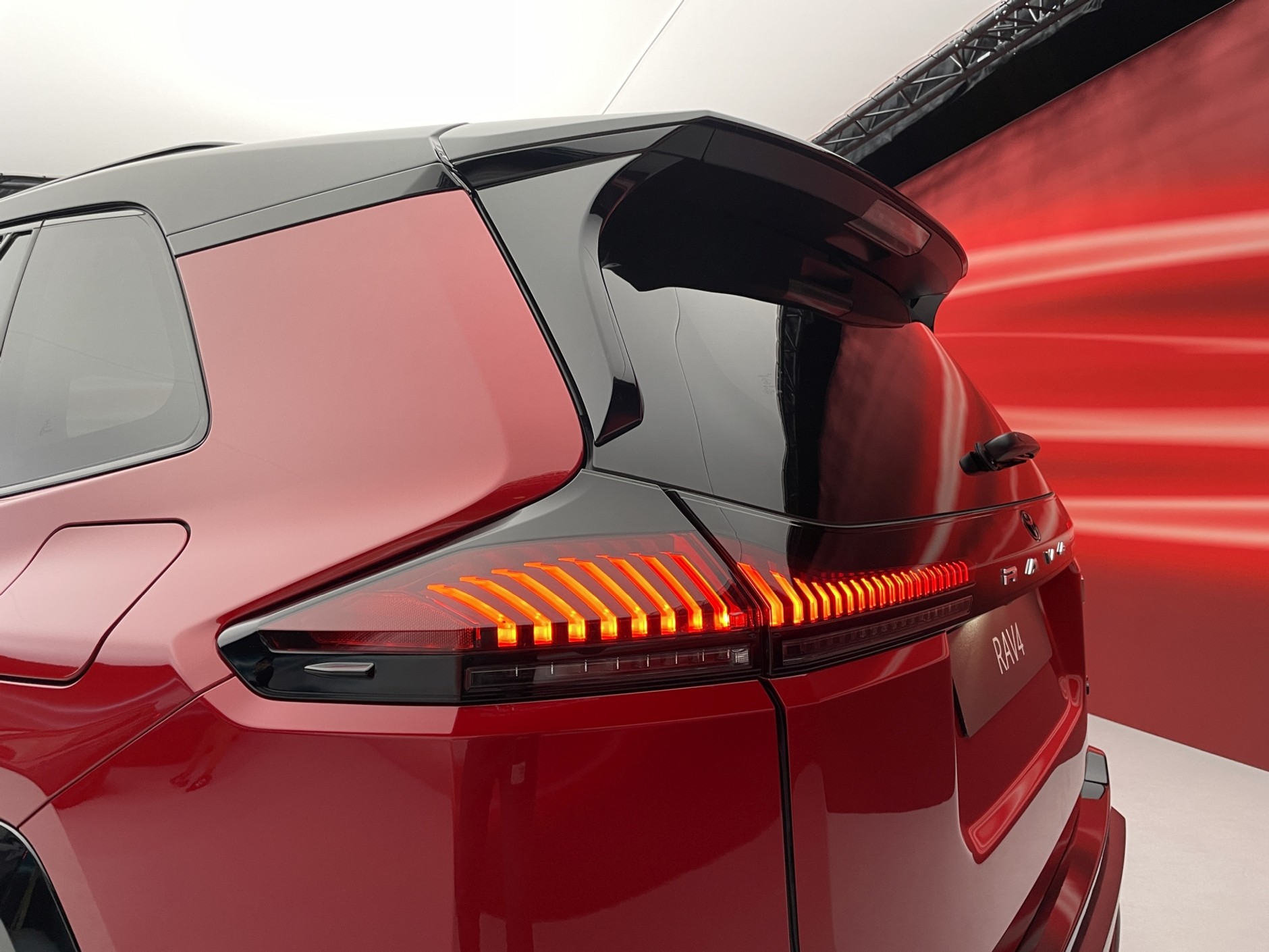 Nowa Toyota RAV4 GR Sport (2025)