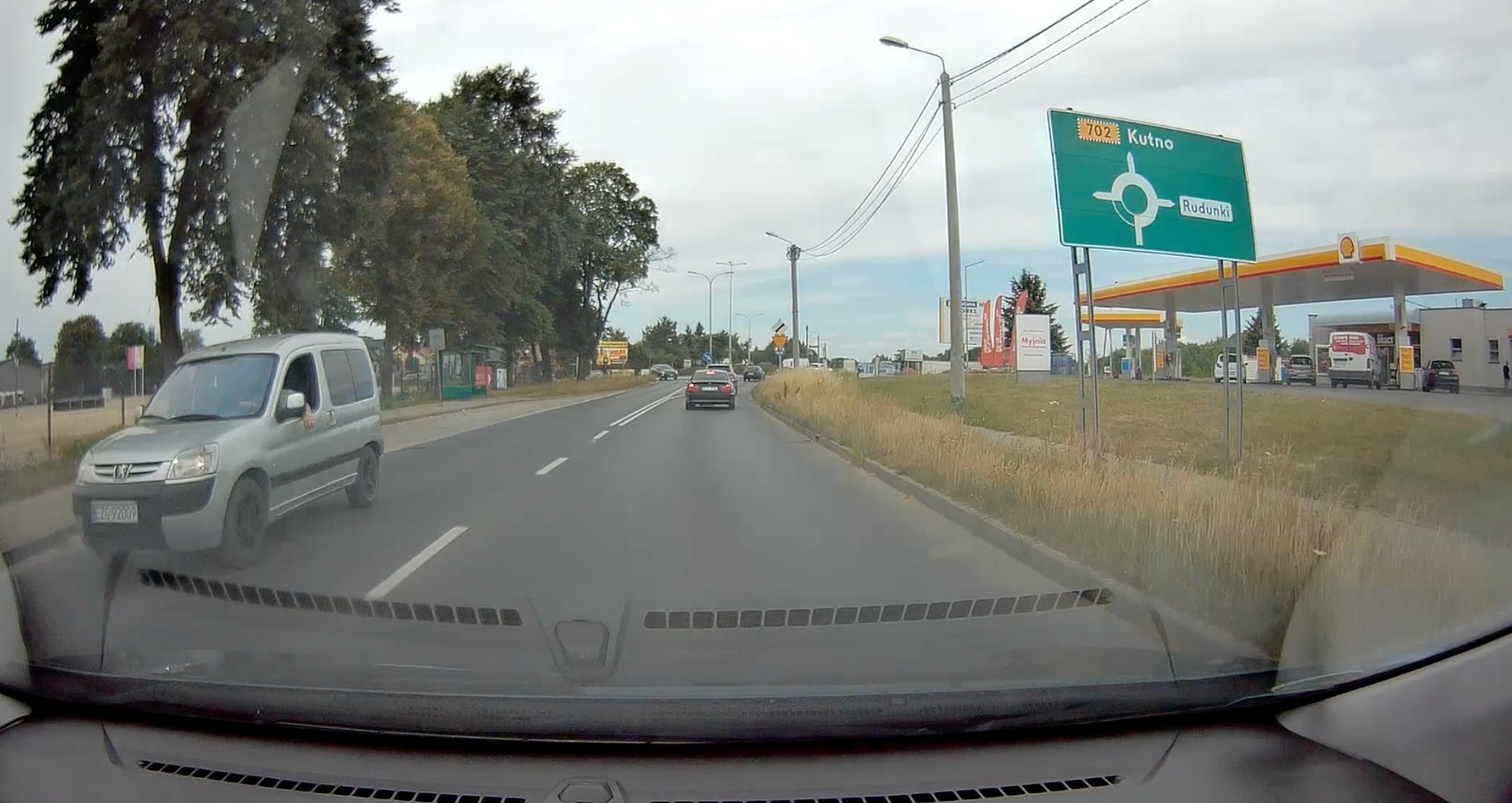 Żaden drogowskaz nie kieruje na drogę ekspresową S14 lub autostradę A2