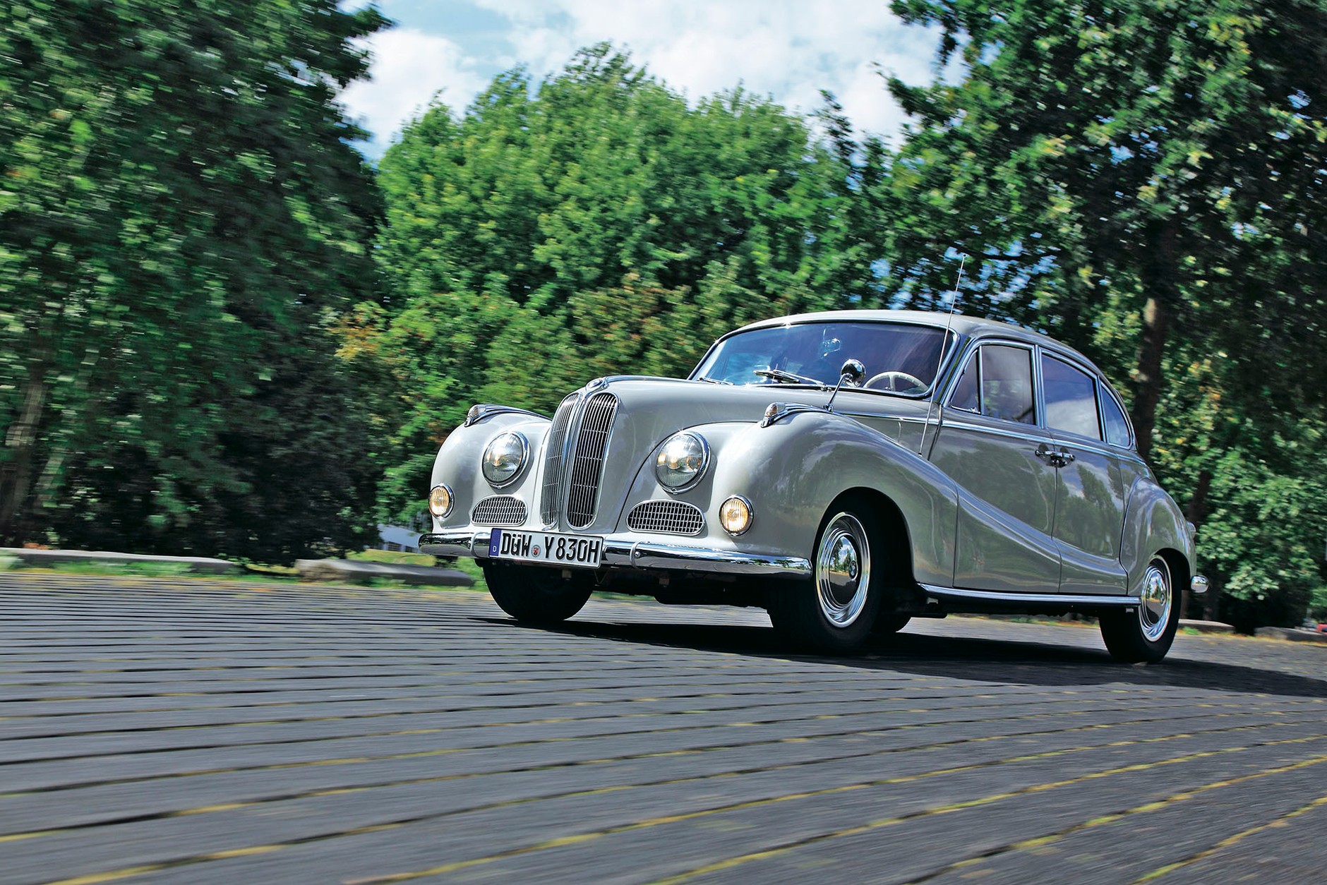 BMW V8 3200 Super - technika nowsza niż stylistyka