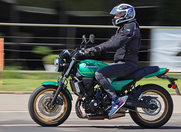 Nie za mocny, ale stylowy motocykl do miasta