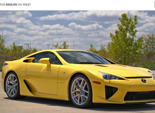 Niemal nowy Lexus LFA sprzedany na aukcji za ponad 3 mln zł