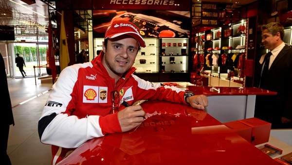 Felipe Massa i Ferrari w Warszawie podczas Shell V-Power Nitro+