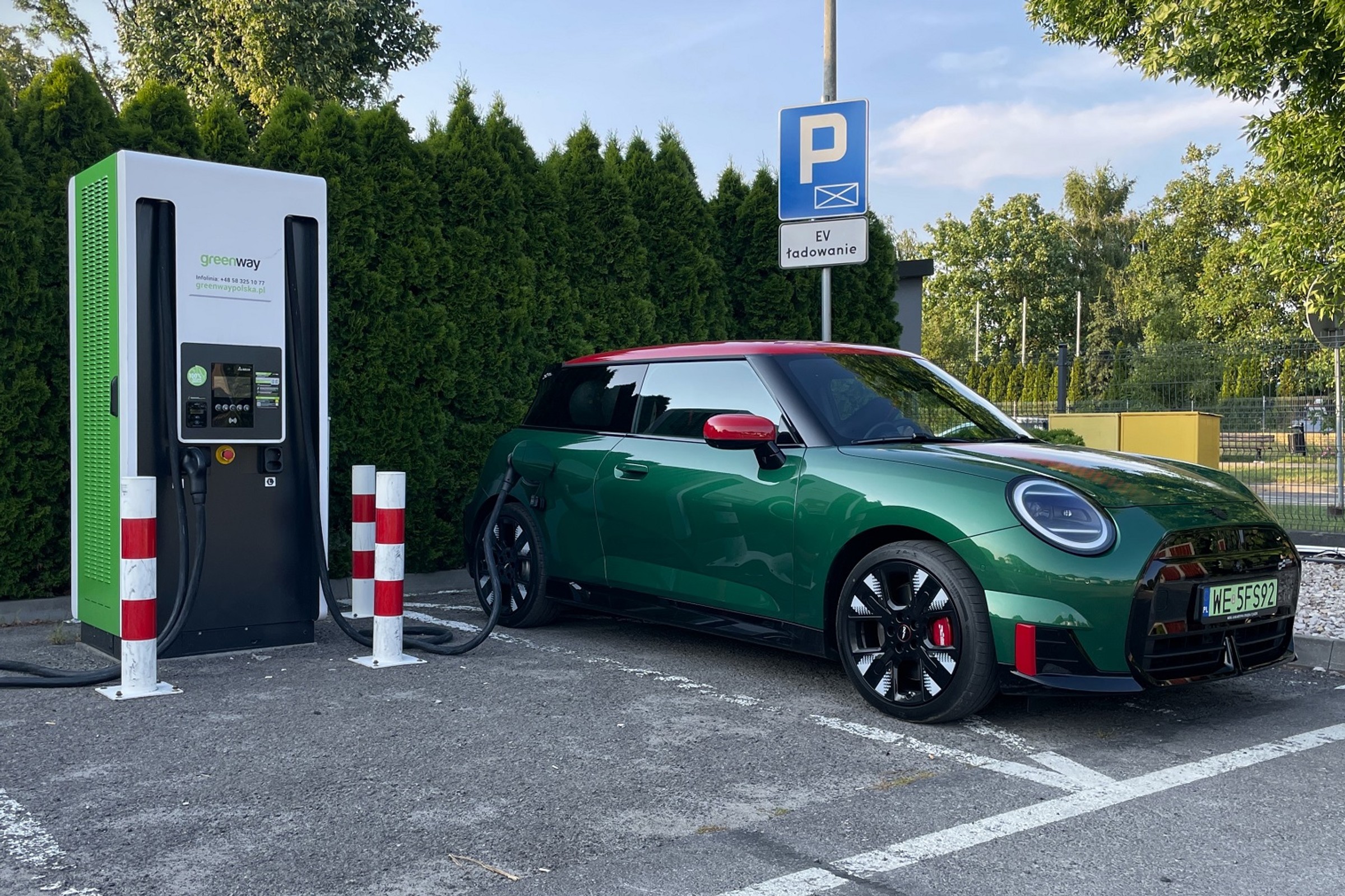 Alarmujące wyniki badań: stacje ładowania pojazdów elektrycznych szkodzą zdrowiu