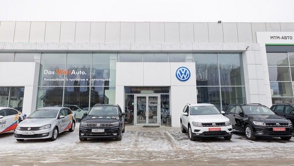 Volkswagen tymczasowo zawiesza dostawy do rosyjskich salonów