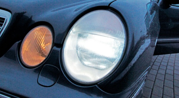 Dlaczego stare lampy coraz słabiej świecą?