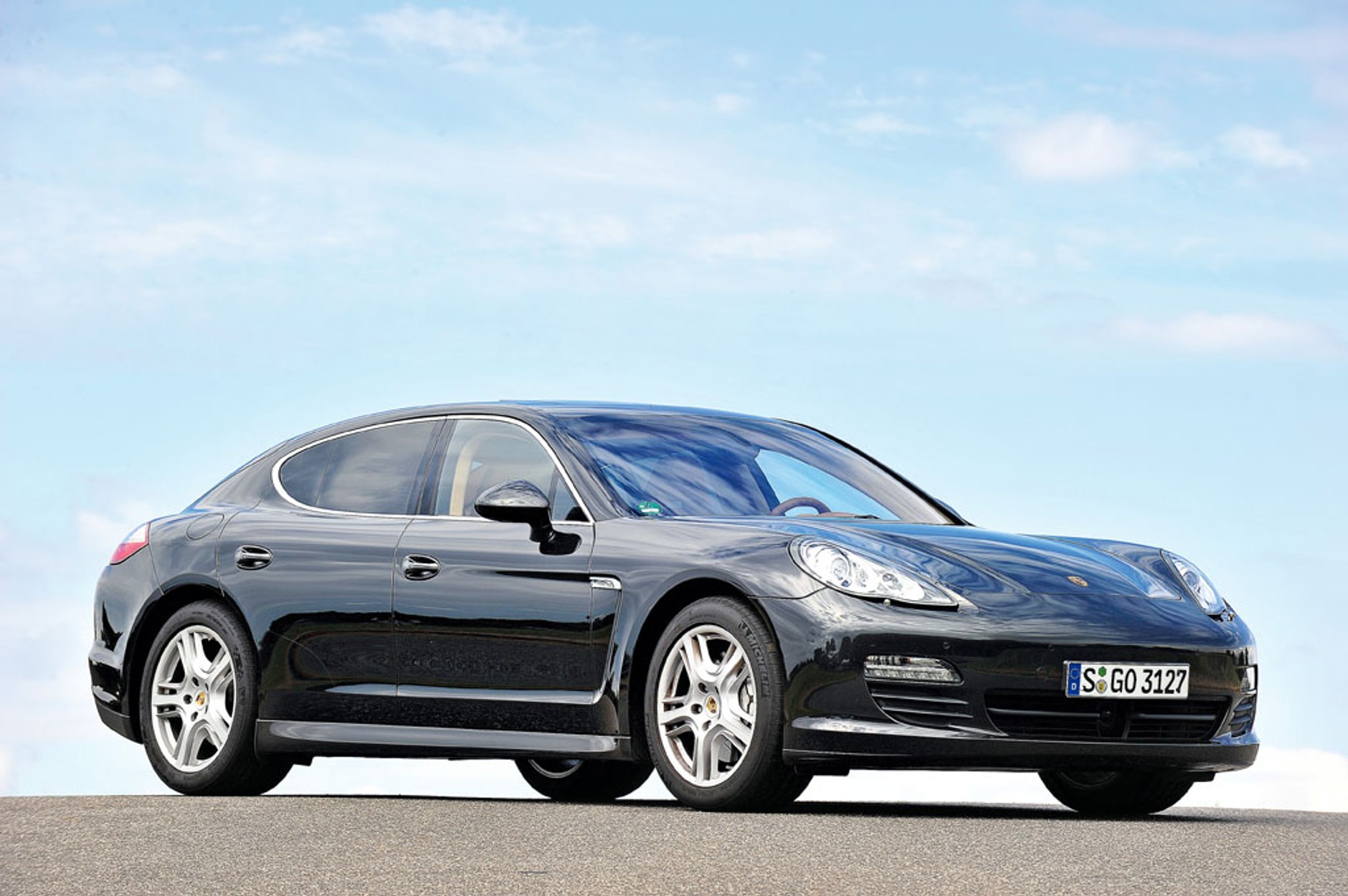 Garnitur w rozmiarze V8: Porsche Panamera S kontra Maserati Quattroporte i Jaguar XJ