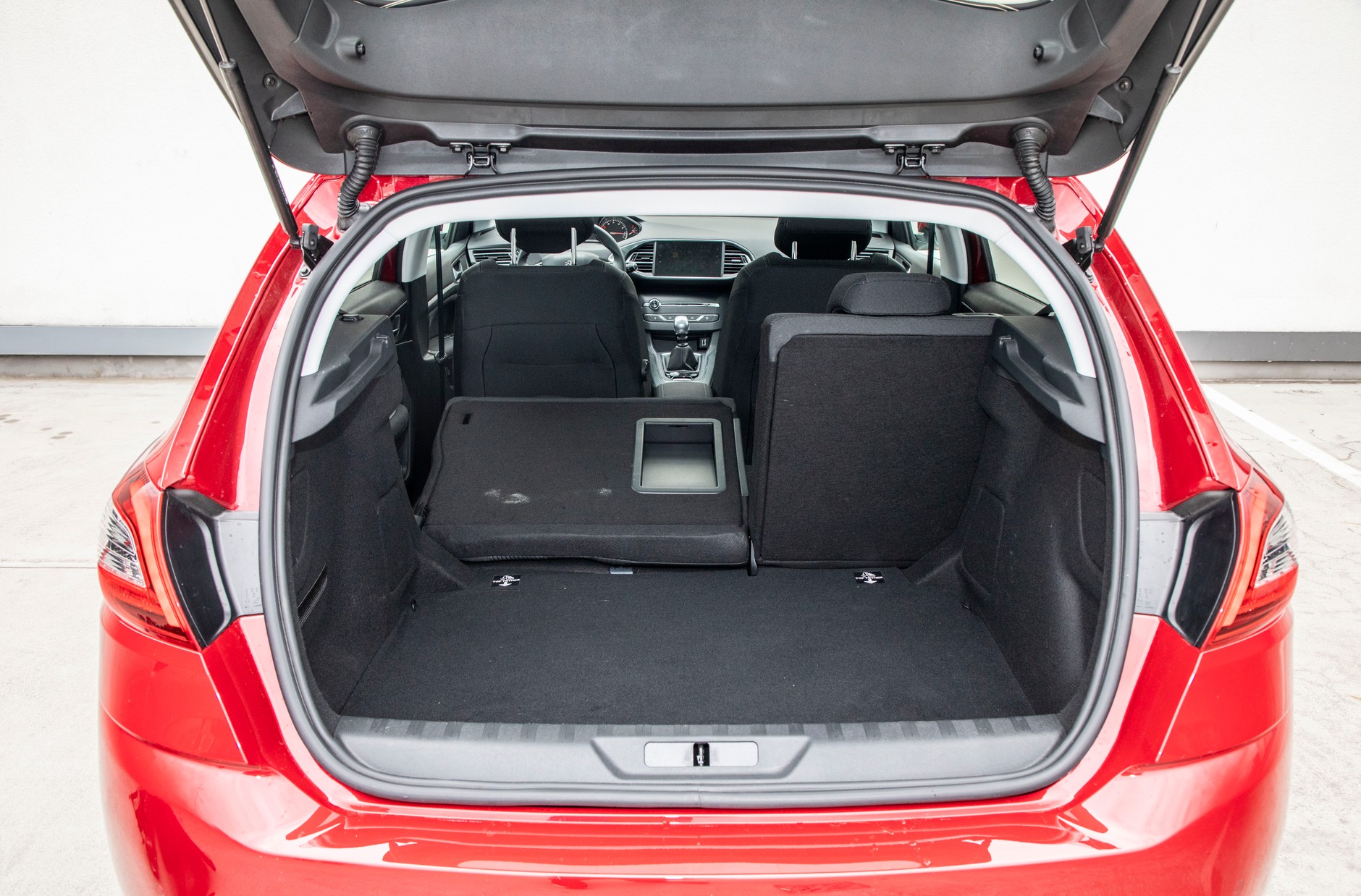 Pojemny bagażnik Peugeota 308 (398-1206 l)