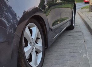 W Hondzie aż uginały się koła, ale prawdziwe "przeboje" zaczęły się, kiedy kierowca pokazał prawo jazdy