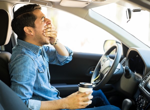 Senność jak alkohol – zmęczony kierowca to niebezpieczny kierowca