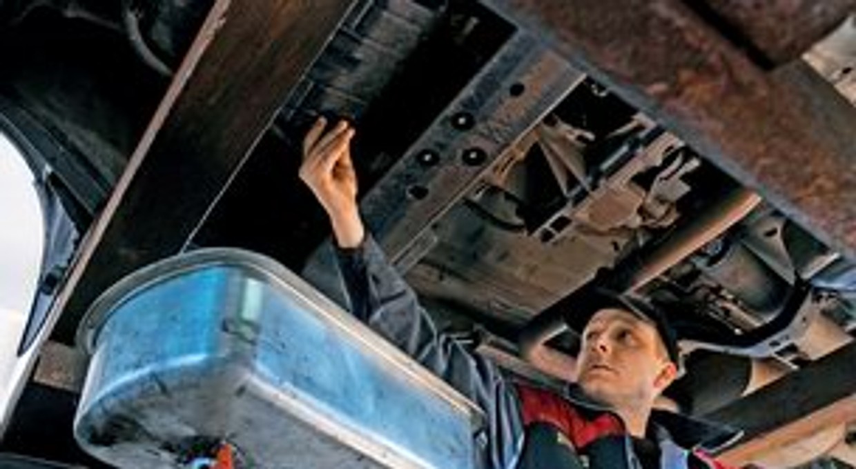 Wymiana oleju w skrzyni biegów: Pamiętaj - Nowy olej przedłuży trwałość skrzyni biegów