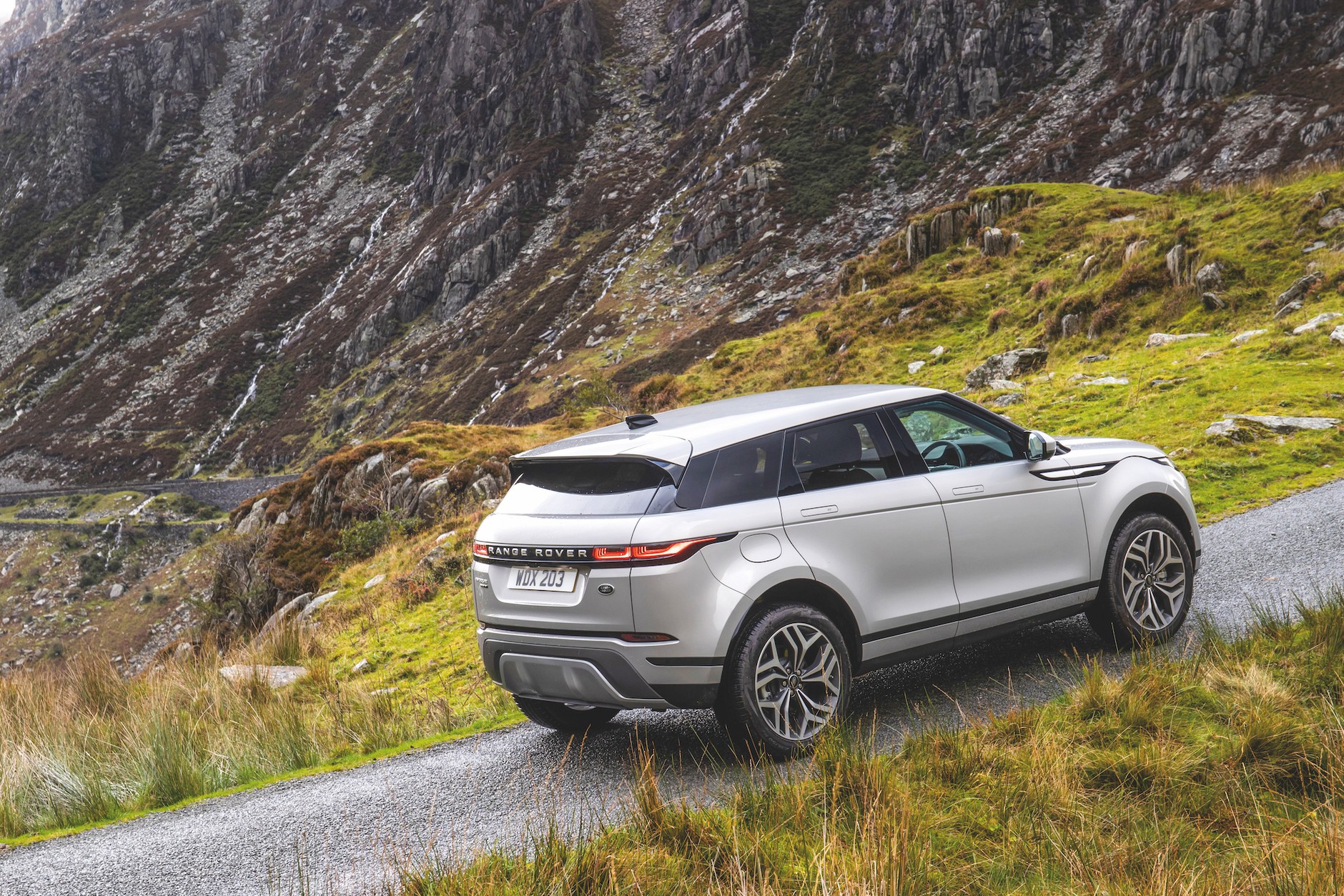 Range Rover Evoque i Land Rover Discovery Sport – 3 cylindry z prądem