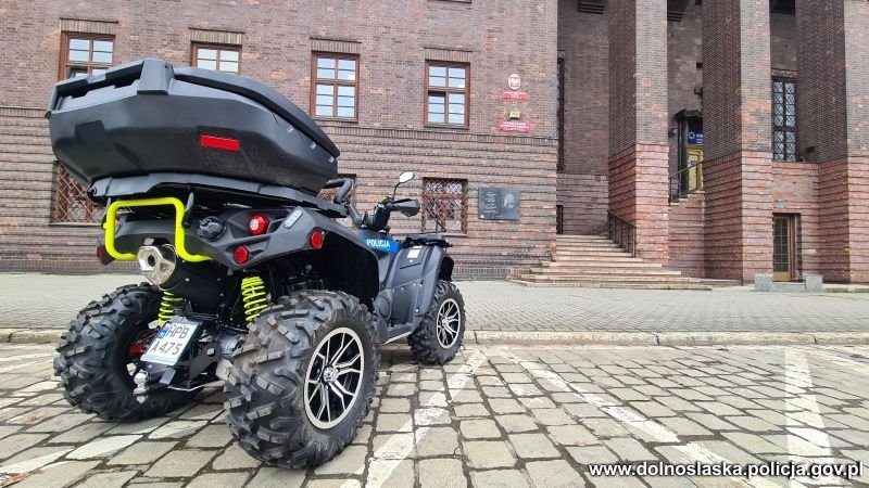 Policyjny quad TGB