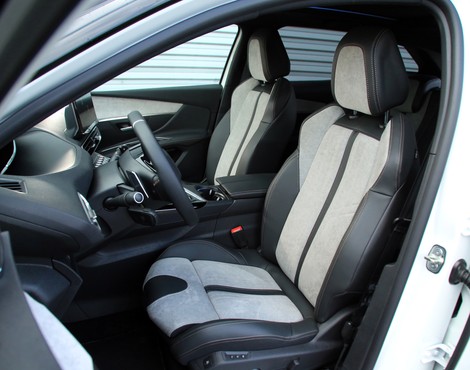 PEUGEOT 3008 HYBRID4 300 e-EAT8