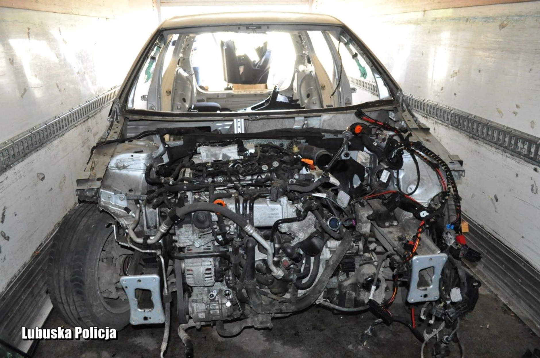 Pomógł odprowadził swoje auto do „dziupli”, a potem zgłosił jego kradzież