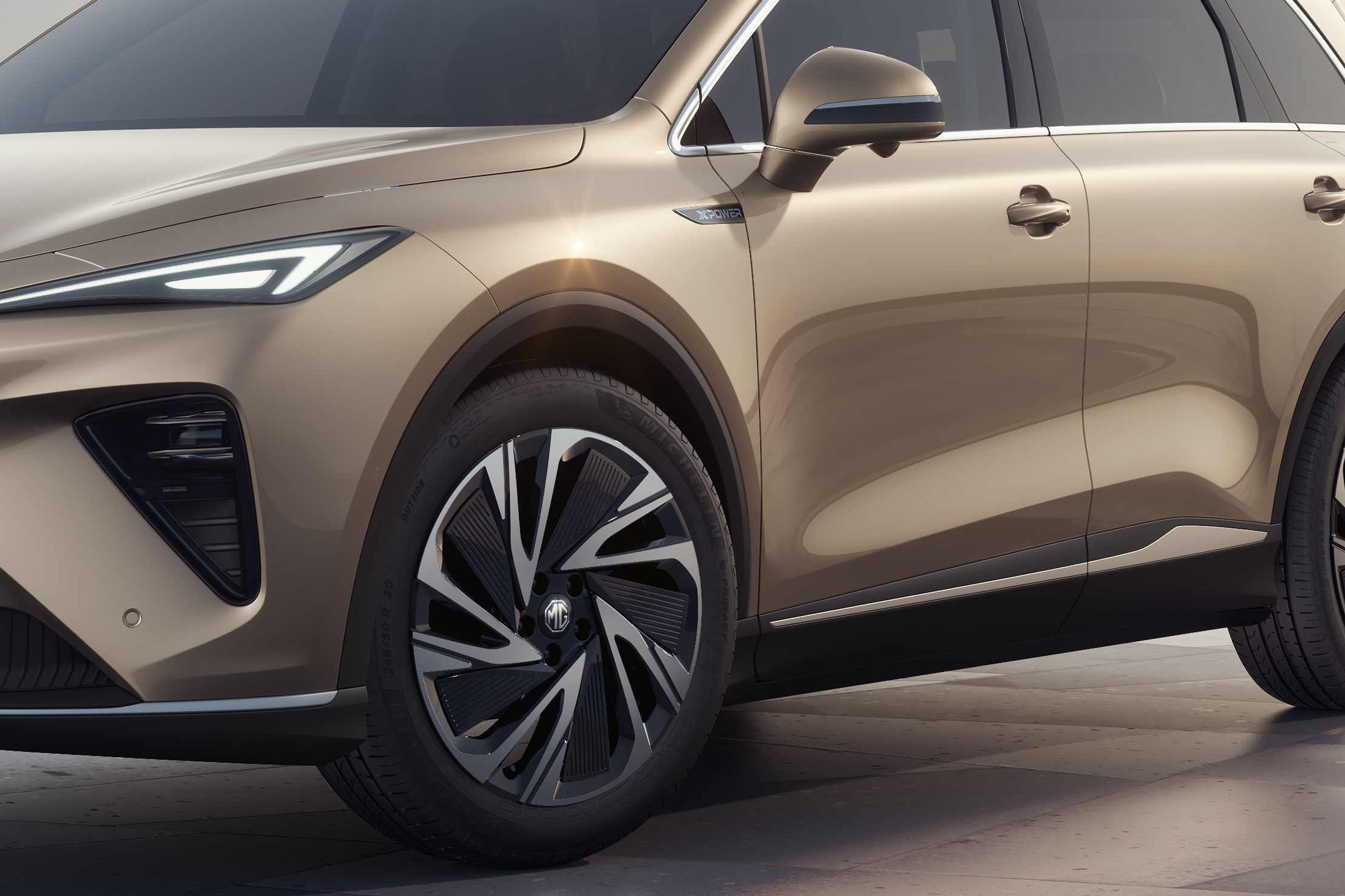 MG twierdzi, że właśnie weszło do klasy premium. Na dowód pokazało zdjęcia nowego SUV-a