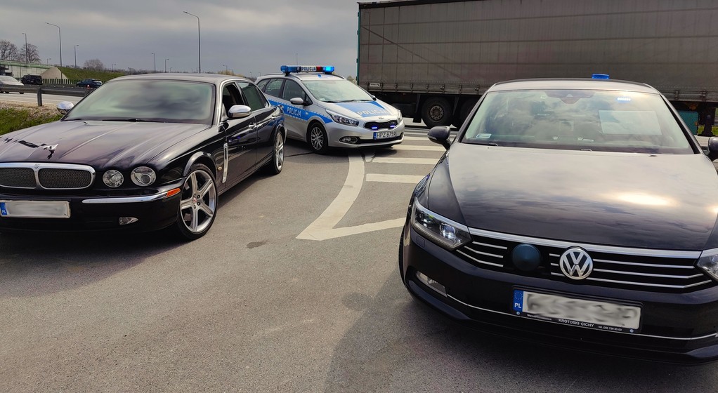 Inspektorzy CANARD-u zatrzymali kierowcę Jaguara